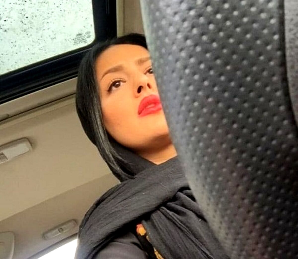 رانندگی خطرناک زن پیمان قاسم خانی در خیابان های تهران | ویراژ دادن زن پیمان قاسمخانی با ماشین لاکچری و موزیک غیر مجاز سوژه شد + فیلم