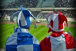 سروکله دوقلوهای حاشیه ساز پایتخت در استادیوم آزادی پیدا شد  + عکس