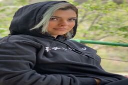 حضور دنیا مدنی در ورزشگاه آزادی +فیلم