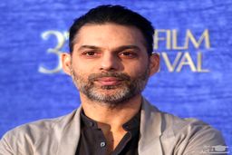 کافه گردی پیمان معادی در کنار خواهر و برادر آمریکایی اش | تنها عکس موجود از خانواده پیمان معادی +عکس