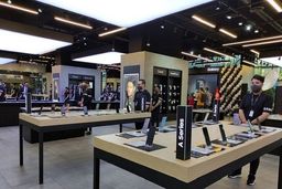 قیمت گوشی در بازار چه تغییری کرد ؟ | جدیدترین قیمت گوشی های سامسونگ ، شیائومی و اپل + جدول