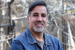 نوحه‌خوانی زیبای بازیگر معروف سینما به زبان آذری + فیلم