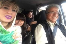 تیپ جنجالی همسر دوم علیرضا خمسه در ماشین +عکس لو رفته