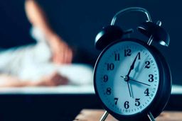 یافته عجیب محققان | میلیون‌ها زن هر صبح رأس ساعت ۳:۳۰ از خواب بیدار می‌شوند!؛ ماجرا چیست؟