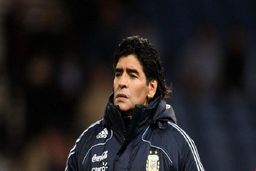 رونمایی از سنگ قبر مارادونا+ عکس دیدنی