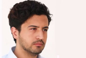 شباهت عجیب مهرداد صدیقیان و برادرش | مادر کم سن و سال مهرداد صدیقیان همه را شوکه کرد +عکس