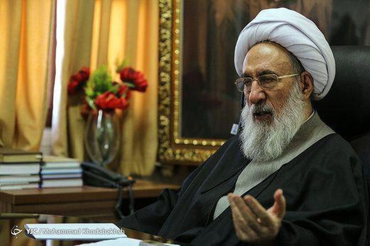 مخالف خودروی خارجی خودش "مگان" سوار می شود