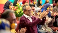 دوست رامبد جوان مقابل دوربینهای تلویزیونی زیر گریه زد