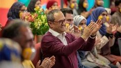 دوست رامبد جوان مقابل دوربینهای تلویزیونی زیر گریه زد