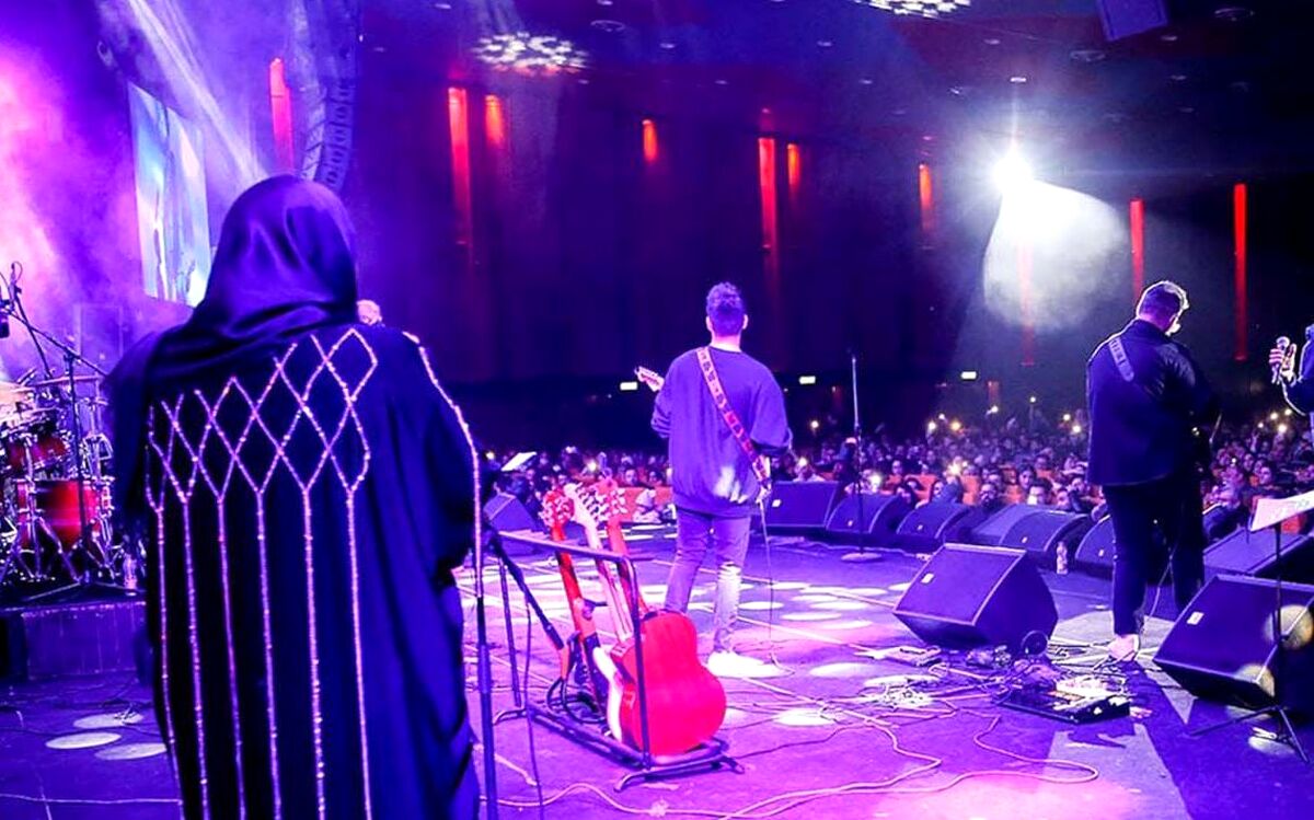 اتفاق عجیب برای اولین بار در برج میلاد | یک زن خواننده شد !