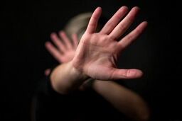همسرکشی وحشتناک در مشهد تن همه را لرزاند | مرد عصبانی ناهارش را خورد و به اورژانس خبر داد! 