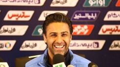  کله پا شدن فرهاد مجیدی در ورزشگاه‌ آزادی +عکس