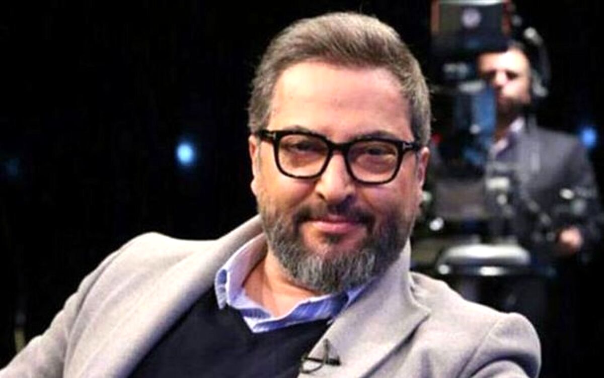 پرسپولیس جام قهرمانی را به مهرداد میناوند تقدیم کرد