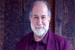 اولین تصویر منتشر شده از سنگ مزار متفاوت آتیلا پسیانی | سنگ مزار مشترک آتیلا پسیانی و مادر گرامیشان زنده یاد جمیله شیخی +عکس