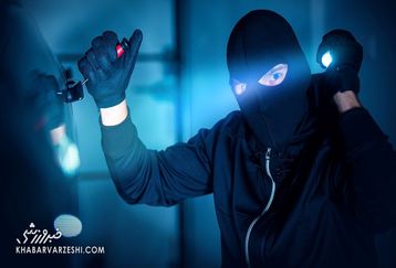 سارق خنگ با رد اثر انگشت و خالکوبی اش کار دست خود داد! | سارق چه اتهاماتی را مرتکب شده بود؟