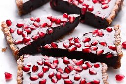 شب یلدا 99 / انار شب یلدا را با پوست بخورید !