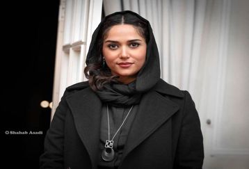 سلفی دیدنی پریناز ایزدیار در طبیعت| عکس های زیبا خانم بازیگر در بهار