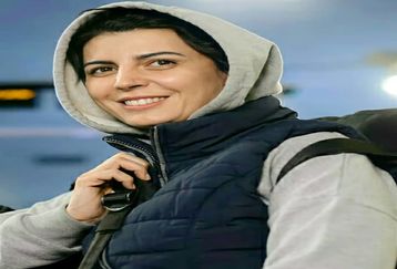 تصویر شکار شده از لیلا حاتمی در مراسم چهلم داریوش مهرجویی و همسرش | تغییر چهره لیلا حاتمی طرفدارانش را شوکه کرد + عکس