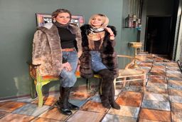 تو چشم بودن مانتوی گرانقیمت همسر شاهرخ استخری در سفر قشم +عکس خبرساز