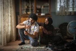 تیپ خفن سینا مهراد با شلوره پاره و خالکوبی +عکس