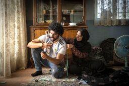 تیپ خفن سینا مهراد با شلوره پاره و خالکوبی +عکس