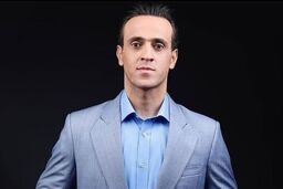 شباهت بی نظیر هاوش پسر علی کریمی به پدرش |  پدر و پسر مو نمی زنند!؟  +عکس