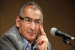 ادعای صادق زیباکلام: پیروزی رییسی در رقابت با لاریجانی قطعی است