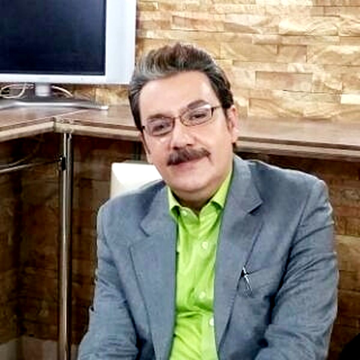 مجری معروف تلویزیون در سوگ همسرش | بیوگرافی رضا حسین زاده و همسرش + عکس