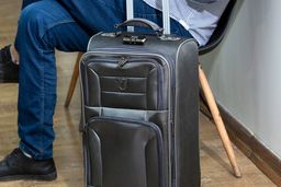 مرد همسرکش با جسد تکه تکه شده زنش از مشهد به تهران سفر کرد | زنم را کشتم و در چمدان گذاشتم، من را دستگیر کنید