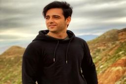 سلفی خفن امیرحسین آرمان در باشگاه ورزشی لاکچری | امیرحسین آرمان جا پای گلزار گذاشت + عکس