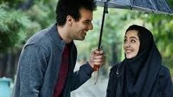 ژست عاشقانه نازنین بیاتی و آقای بازیگر زیر چتر+عکس