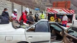 تصویر وحشتناک از سقوط سنگ در جاده چالوس/ پرشیا له شدو ۲ نفر کشته شدند