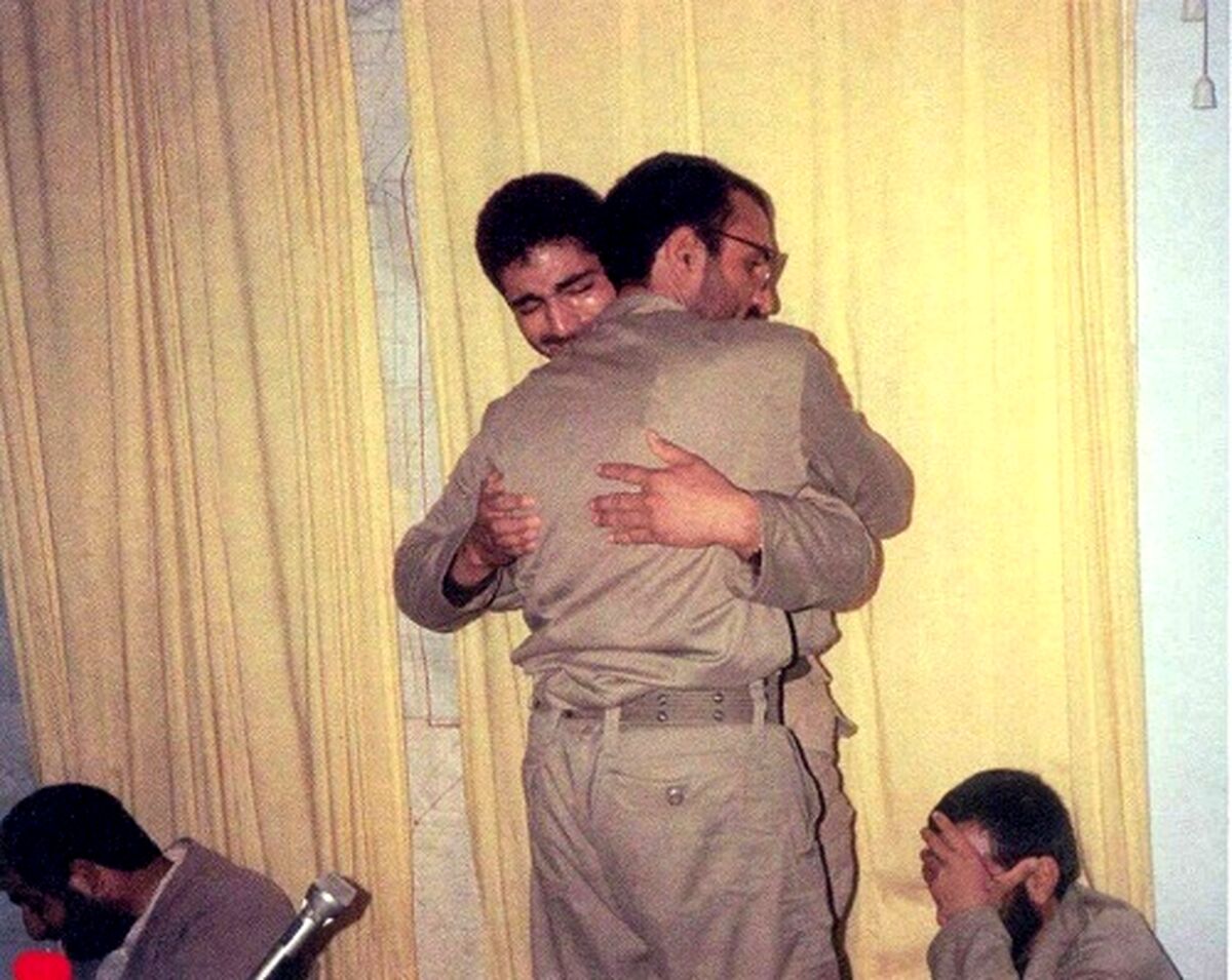 یک تصویر دیده نشده از لحظه وداع حاج قاسم