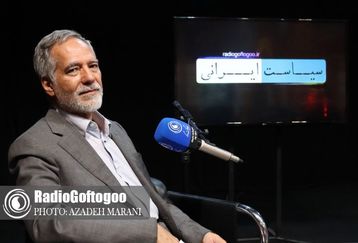 گفتمان خط امام با عدم جدایی دین از سیاست به انقلاب اسلامی رسید