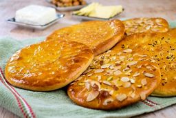 طرز تهیه نان شیرمال مغزدار خوش‌مزه و پف‌دار | نان شیرمال بدون فر درست کنید