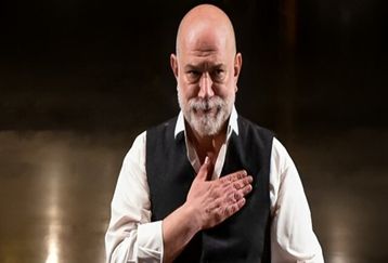 فیلم جگر سوز از ورود پیکر آتیلا پسیانی به ایران | هنرمندان معروف به استقبال آتیلا پسیانی آمدند + فیلم