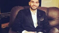 علی کریمی روی تخت بیمارستان /عکس فوتبالیست محبوب بعد از جراحی