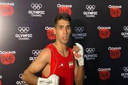 بوسه پرویز پرستویی به دست دانیال شه‌بخش +عکس