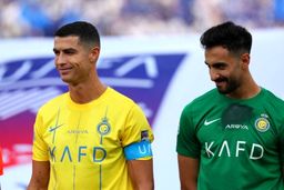 مرد ایرانی که می خواست رونالدو را سورپرایز کند کیست؟ |عجیب‌ترین تصویر برای استقبال از رونالدو در تهران +عکس