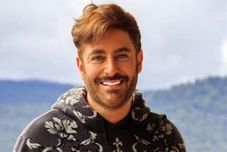 فیلم لو رفته از محمدرضا گلزار در حال خرید کت و شلوار میلیاردی | محمدرضا گلزار در گران ترین فروشگاه دبی دیده شد + فیلم