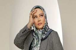 بهاره رهنما دوباره سوژه شد | ژست عجیب بهاره رهنما در عجیب ترین مکان |  تیپ قبرستان رفتن بهاره رهنما همه را شوکه کرد  + عکس 