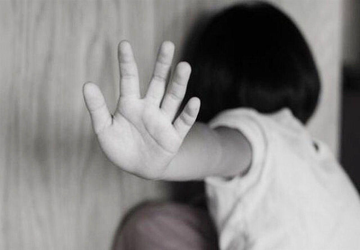 شکنجه هولناک دختر ۴ ساله به دست مادر سنگدل و ناپدری‌اش | رفتارهای بی‌شرمانه ناپدری‌ با کودک 4 ساله