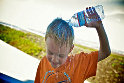 خطرات جدی گرمازدگی در کودکان | والدین این توصیه ها را جدی بگیرند