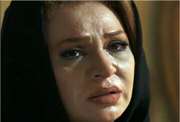 تیپ خفن نسرین مقانلو حتی در عزاداری سر مزار پسرش ! | نسرین مقانلو با شوهر آمریکاییش در بهشت زهرا 