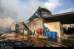 آتش‌سوزی هولناک در گاراژ ضایعات نسیم‌شهر | ۵ ایستگاه آتش‌نشانی به محل اعزام شدند