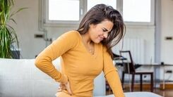 کشف معدن سنگ از کلیه دختر 20 ساله | دشمنی با آب کار دستش داد ! + عکس