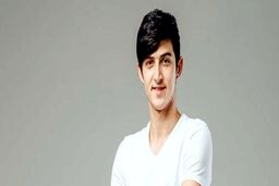 رستوران گردی سردار آزمون با همسر بازیکن روسیه! + فیلم لو رفته 
