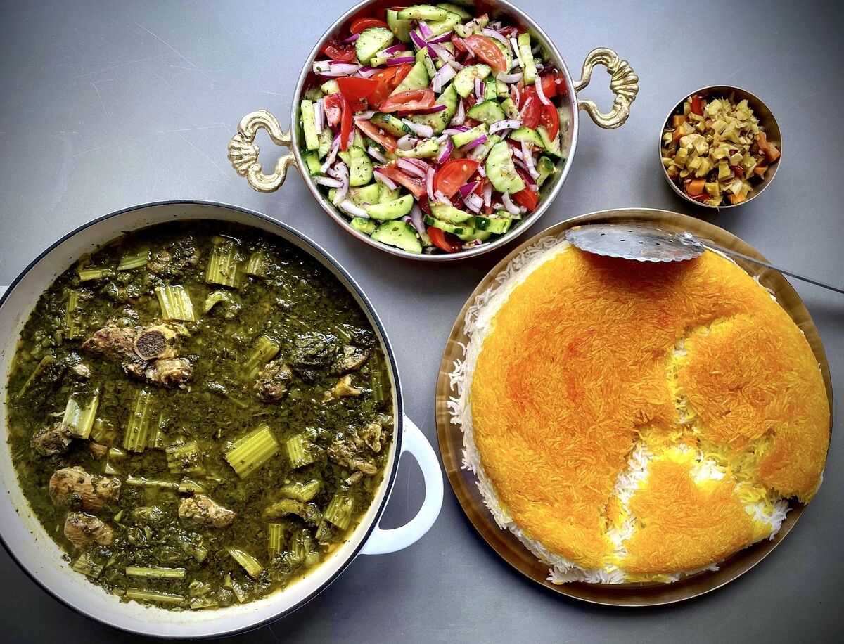 لطفا این خورشت را با قورمه سبزی اشتباه نگیرید | فوت و فن پخت خورشت کرفس