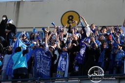 تصاویری از زنان استقلالی حاضر در ورزشگاه آزادی