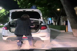 شغل مردم این منطقه تهران میلیاردی است | تصاویر شکار شده از یک زن گدا شوکه تان می کند |  این زن گدا سوار ماشین میلیاردی‌اش می‌شود